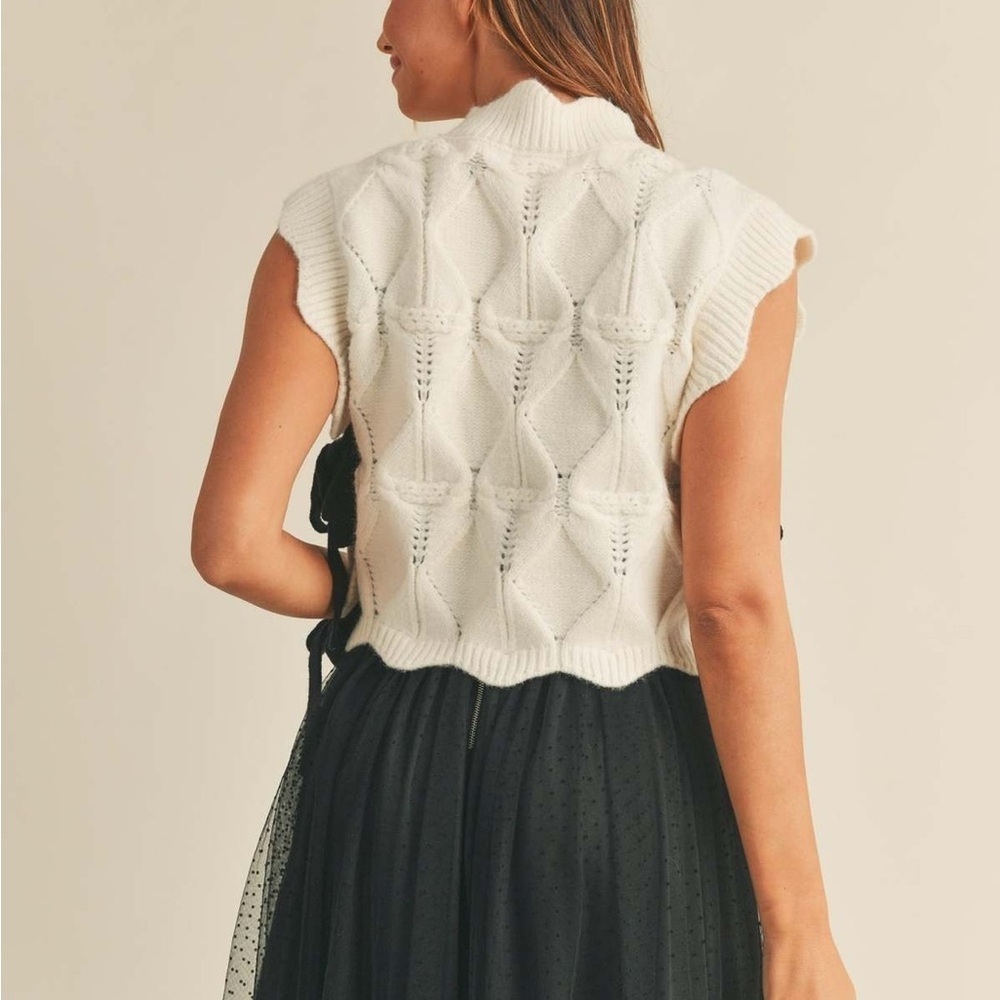MABLE ADINA SCALLOPED KNIT VEST WITH SIDE BOW CREAM Black pullover sweater - Picture 2 of 3
